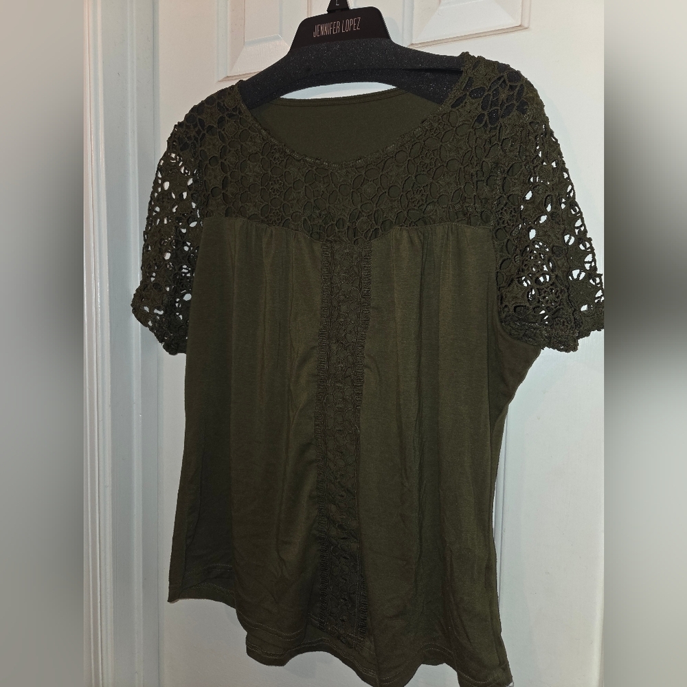 Women's Olive Green Crochet Short Sleeve Top.  Size 2XL. - Picture 3 of 10